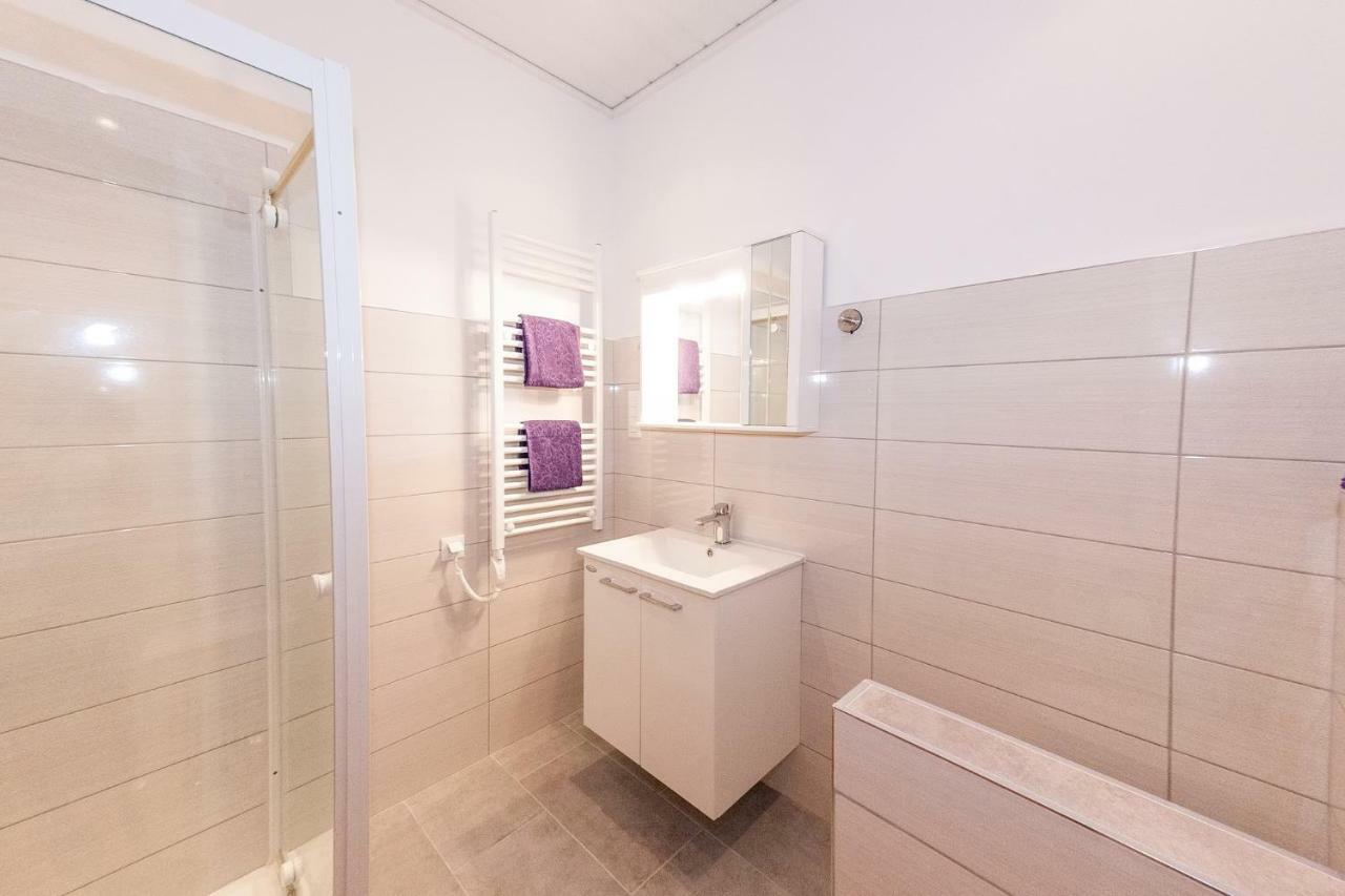 Apartment Velijoze *